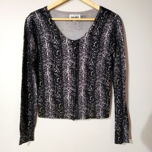 🦋3/$20 Lady Dutch Small Long Sleeve Grey Snake Print Cardigan
